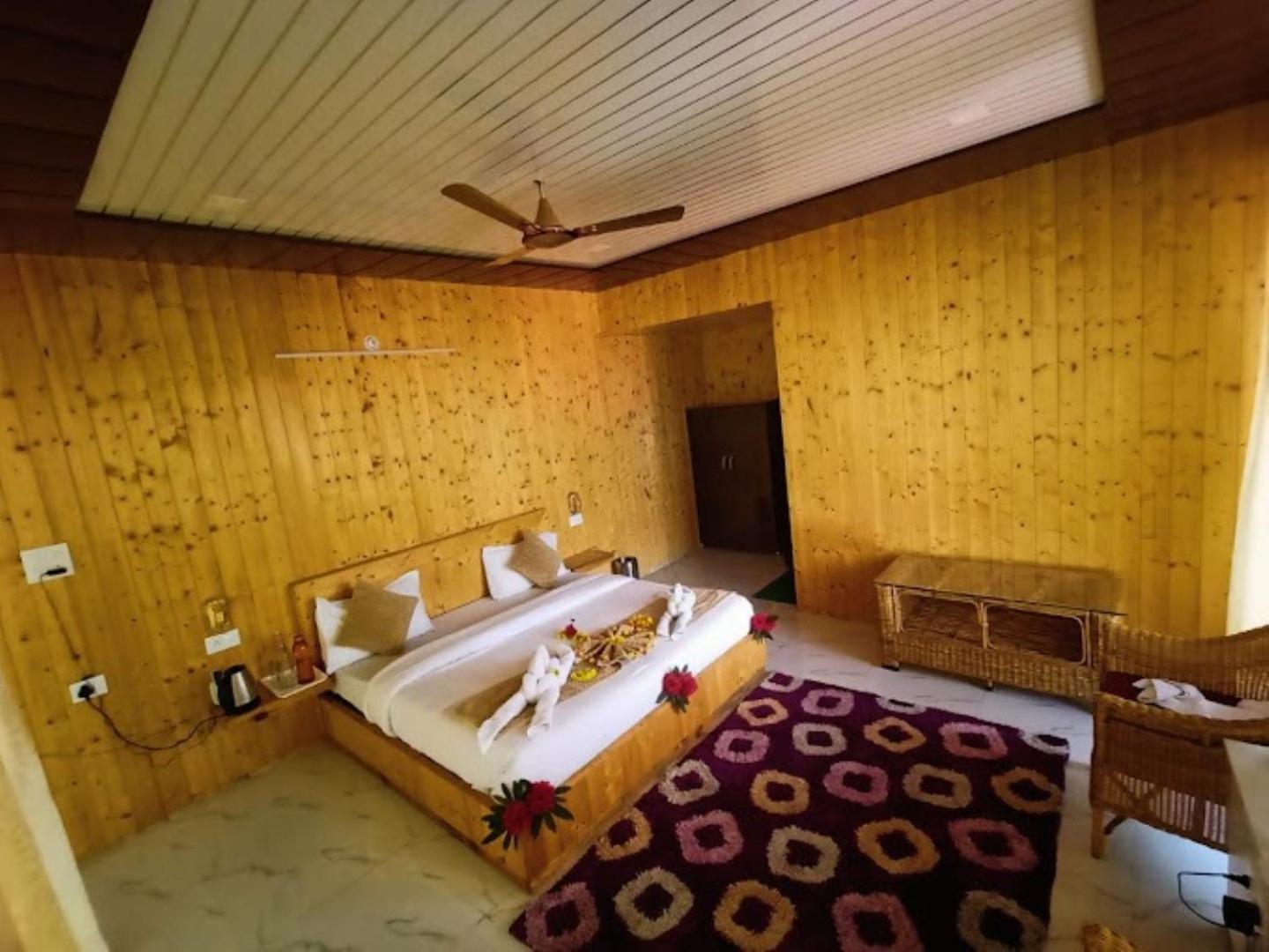 The Village Retreat Resort , Guptkashi Gupta Kāshi Exteriör bild