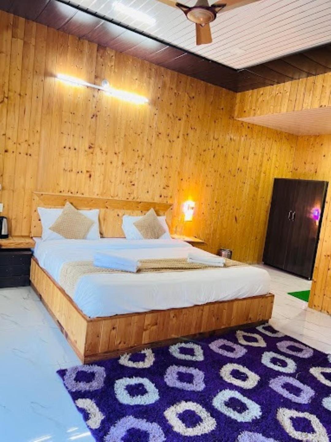 The Village Retreat Resort , Guptkashi Gupta Kāshi Exteriör bild